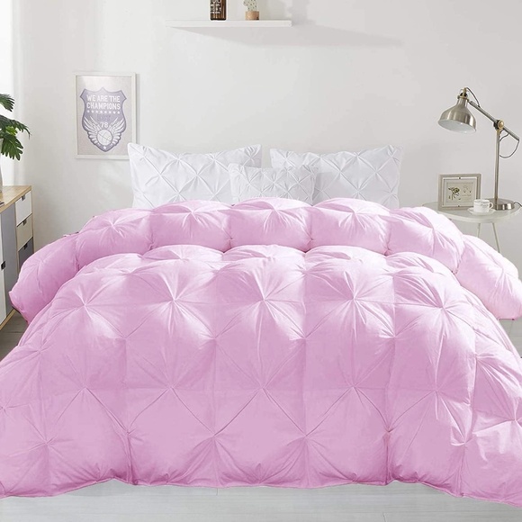 NWOT Crown Collection Pink Down Alternative Pinch Pleated Comforter- Queen Size - Picture 2 of 9